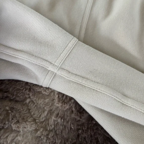 Lululemon Scuba Mid-Rise Oversized Jogger - Light Ivory - Size M - Picture 6 of 7